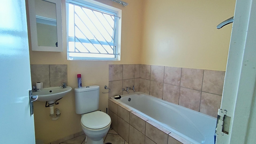 2 Bedroom Property for Sale in The Connifers Western Cape